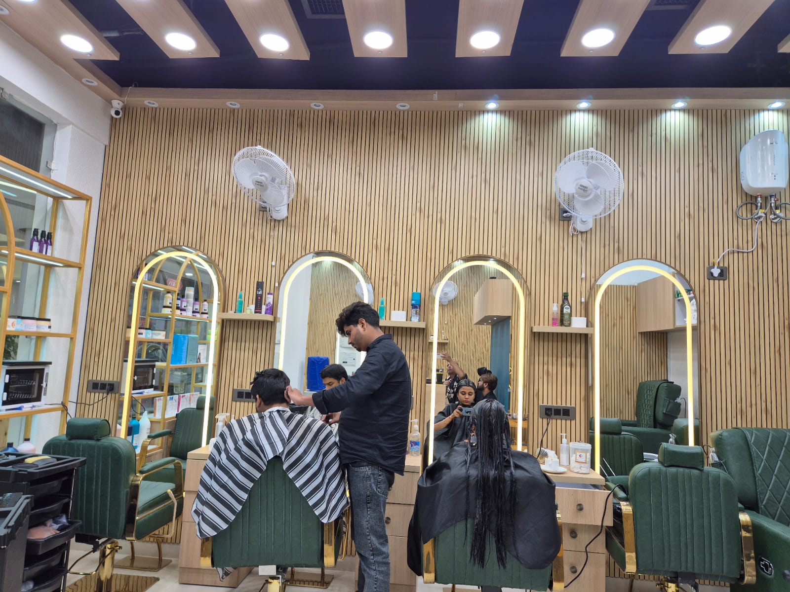 Salon Image 2
